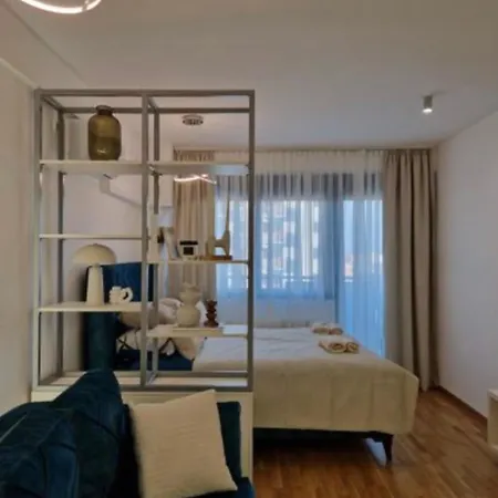 Plava Laguna -crnjanski ג'אגודינה