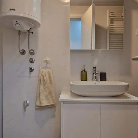 Plava Laguna -crnjanski דירה